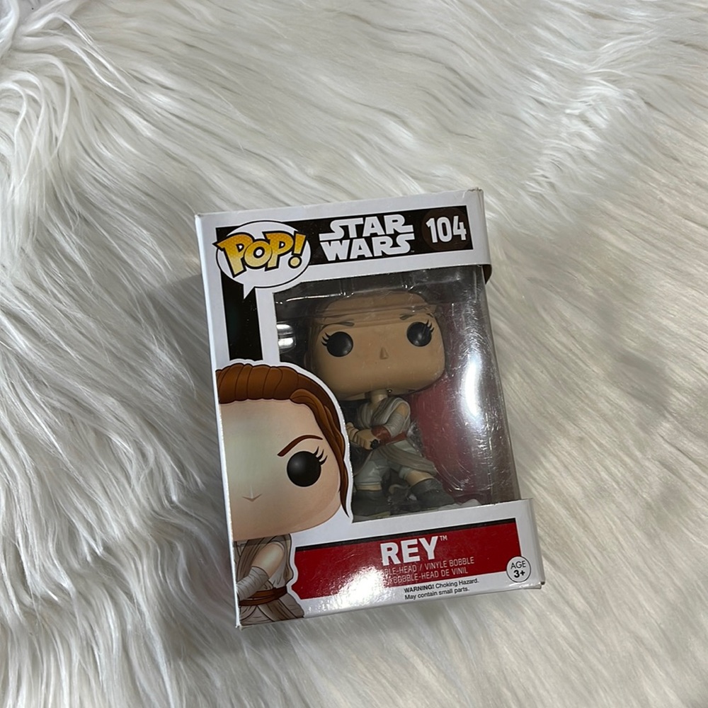 Funko Pop! Star Wars # 104- REY W/ Lightsaber